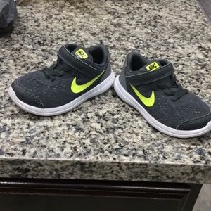 Toddlers Nike flex 9C gently used